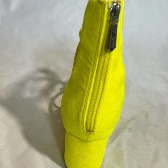 NEW CAPE ROBBIN YELLOW STRAPPY BLOCK HEEL - Picture 3 of 7
